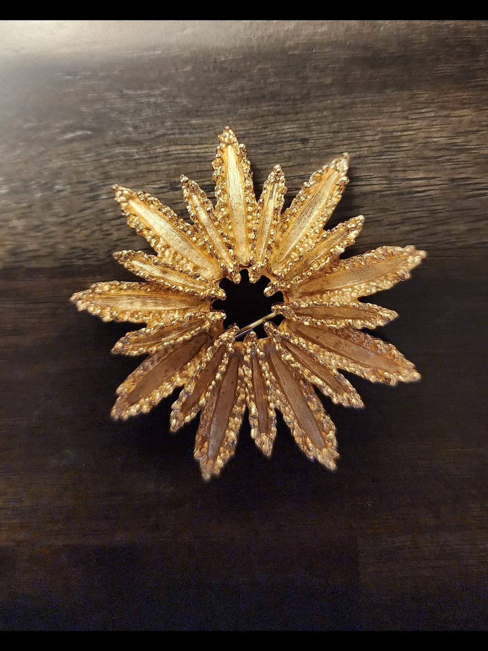 *Vintage* Avon Gold Tone Floral Brooch
